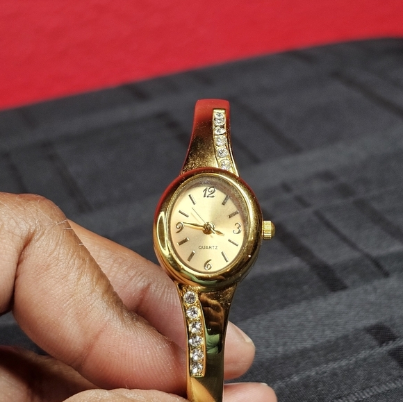 Vintage Faux Gold w. Crystals Womens Bangle Watch - Picture 3 of 6